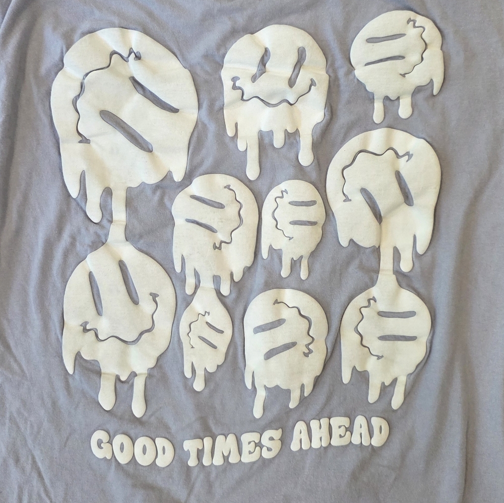 Red Eight "Good Times Ahead" Melting Smiley Face Puff Print Graphic Tee.  L